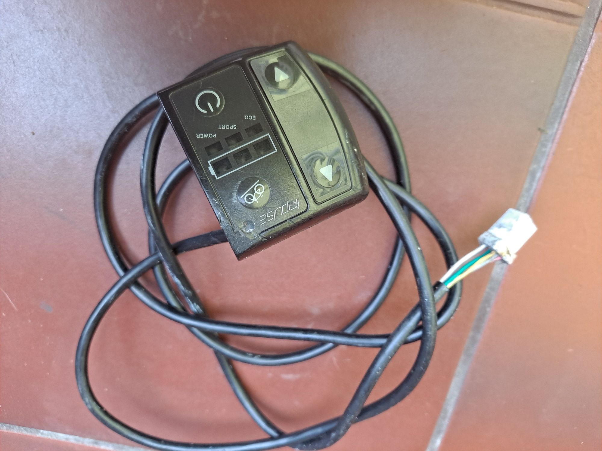 Wyświetlacz z manipulatorem do roweru elektrycznego