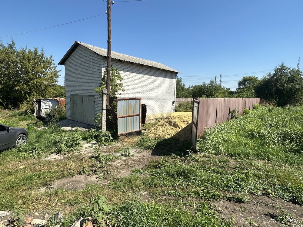 Продам двух этажный дом с участком 8 соток