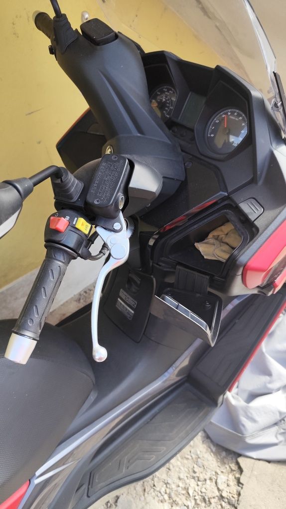 Scooter Kymco Super Dink 125 como nova