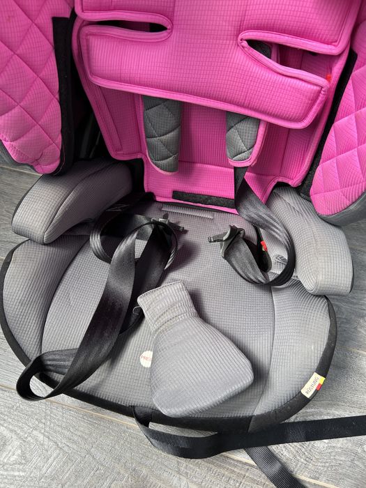 Дитяче рожеве автокрісло Safcom з додатковим боковим захистом