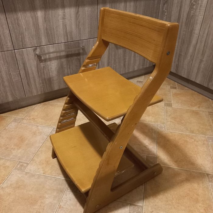 Зростаючий стілець, крісло дитяче