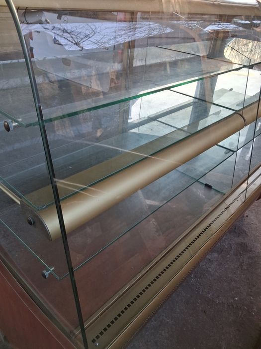 Холодильна вітрина робоча б.у в хорошому стані продам  18400