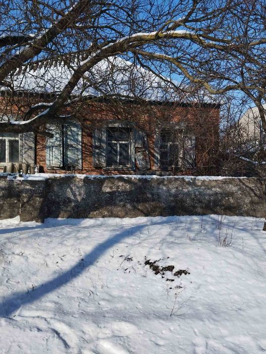 Продам дом в центре п Андреевка Балаклейского района