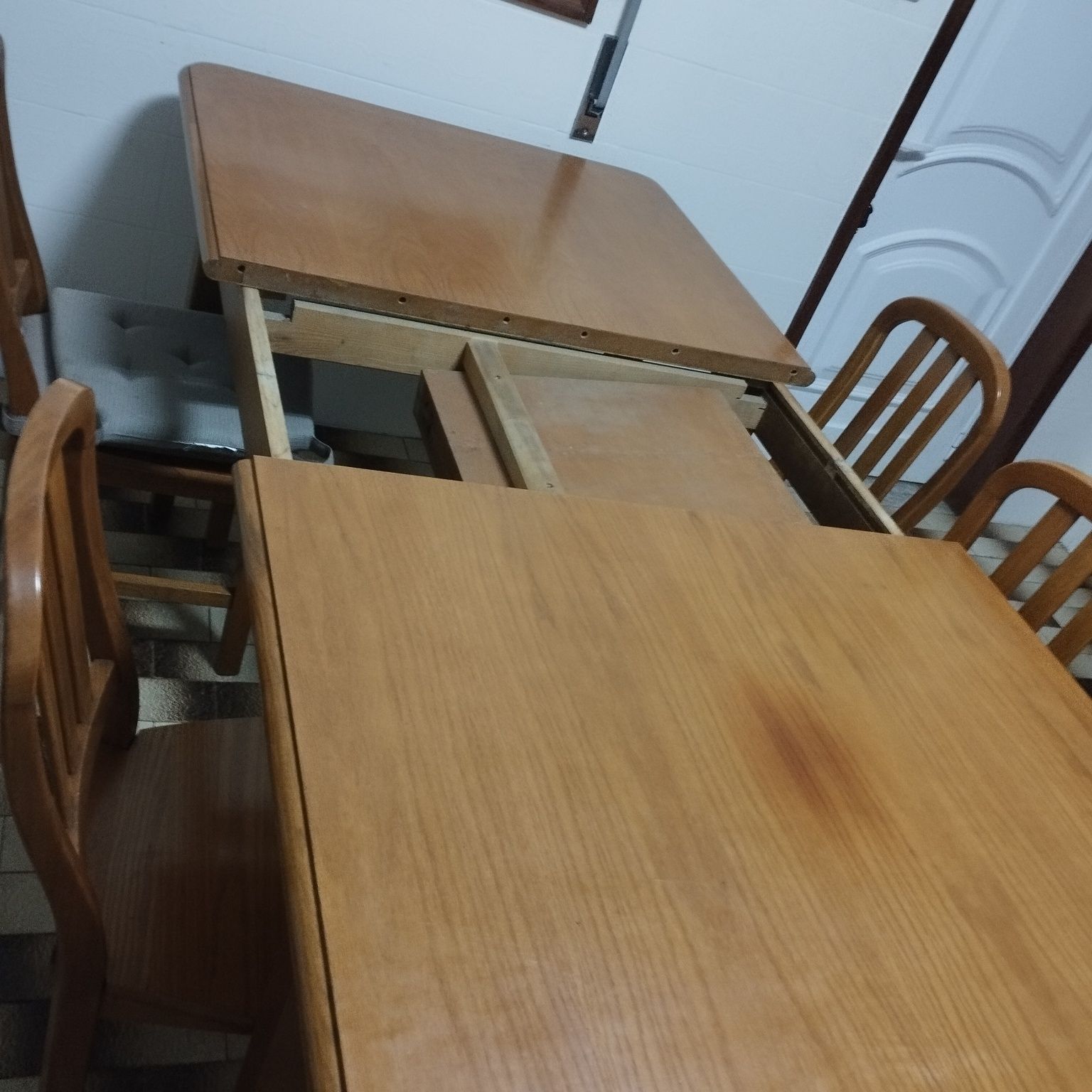 Mesa de sala/cozinha com 6 cadeiras