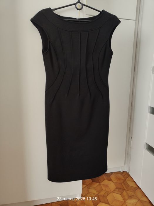 Czarna dopasowana  sukienka