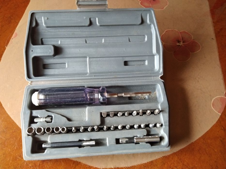 Zestaw wielofunkcyjny w etui