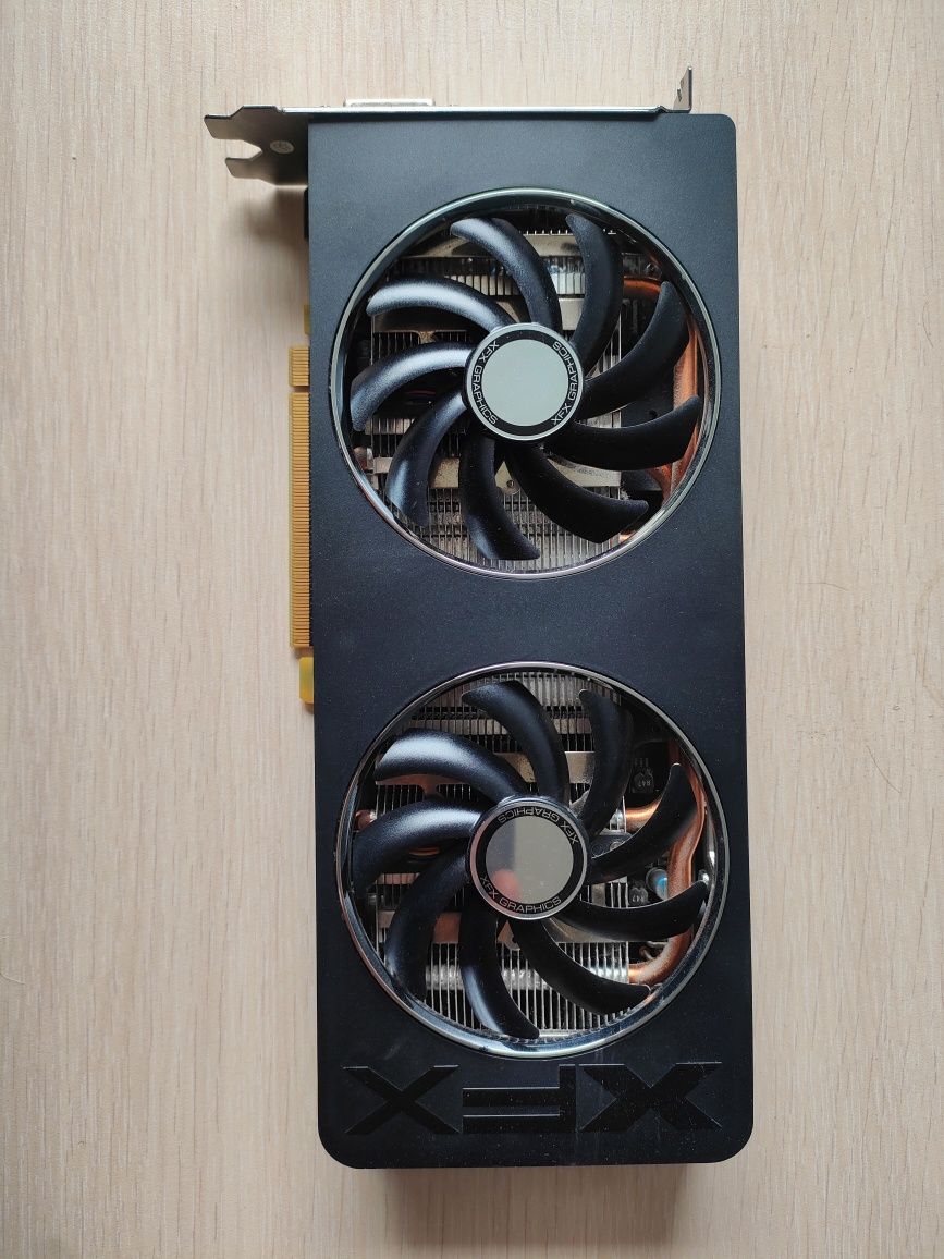 Radeon R9 270X 4GB