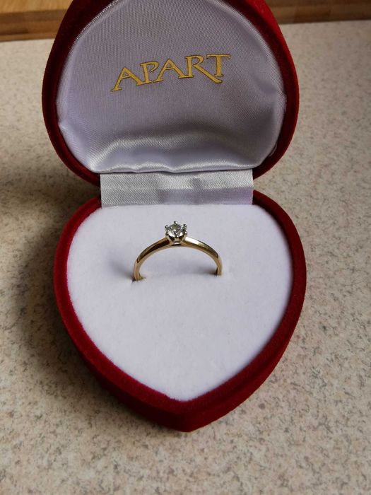 Pierścionek zaręczynowy z brylantem 0.25ct APART