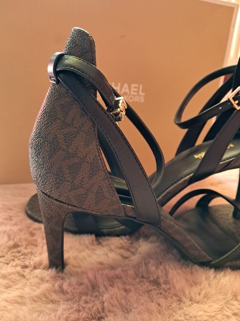 Michael Kors sandałki na obcasie wysokie MK skórzane r 37 monogram log