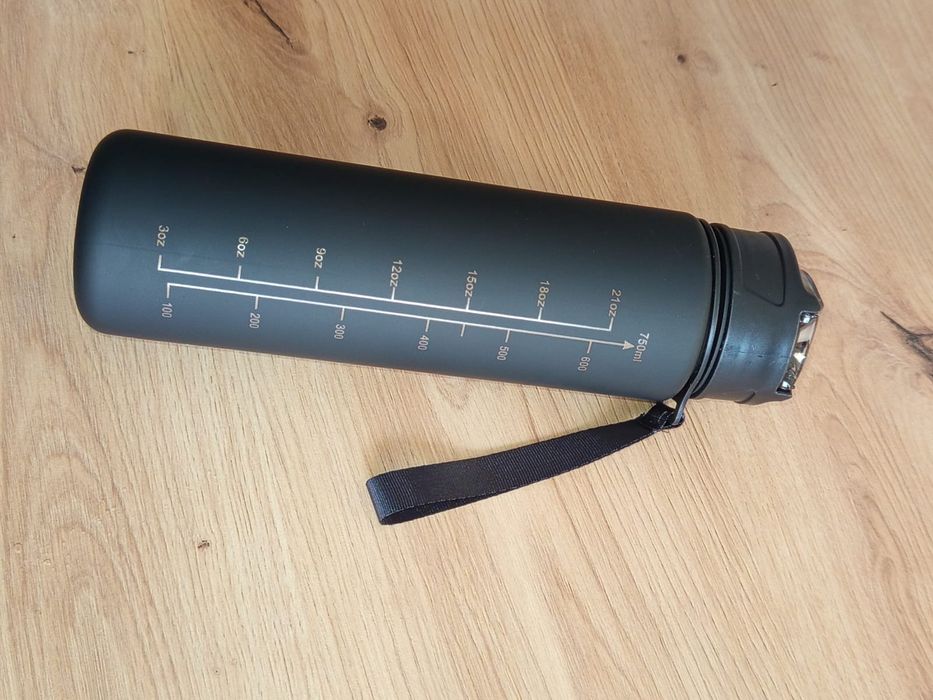 Nowa butelka na wodę 750ml