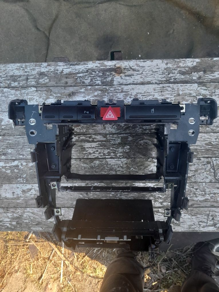 Kosz,tunel pod radio 2 din Audi a6 c5