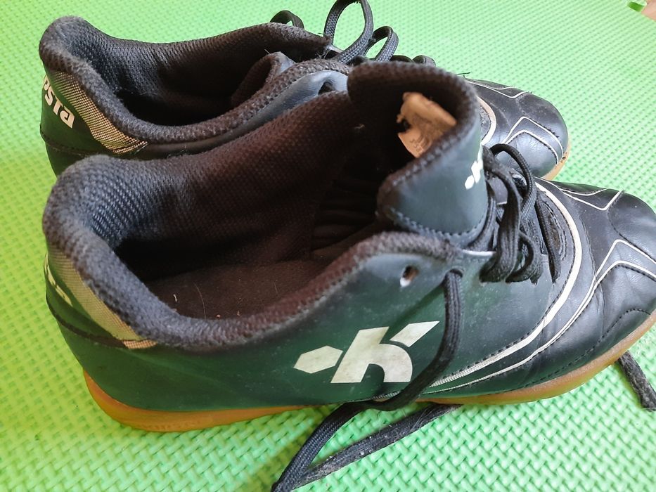 Buty halowe 36 czarne Kipsta sportowe piłka nożna halówki