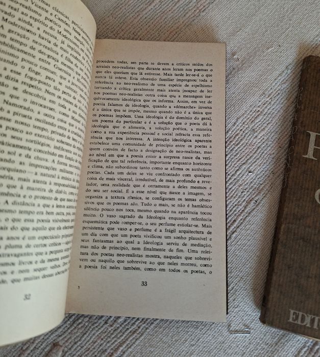 Dois livros Coleção Poesia e Ensaio da Ulisseia