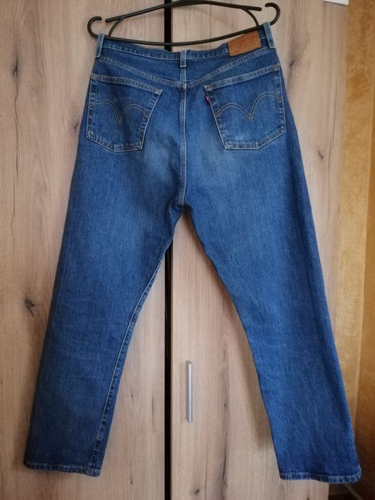 Продам жіночі джинси Levis 501