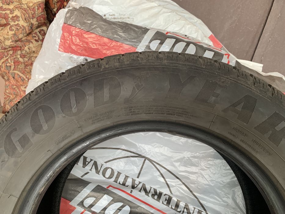 Goodyear EfficientGrip SUV 225/65 R17 102H
