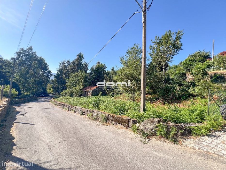 Ruína em Pedra com Terreno Urbano em Bordonhos – Potencial de Construç