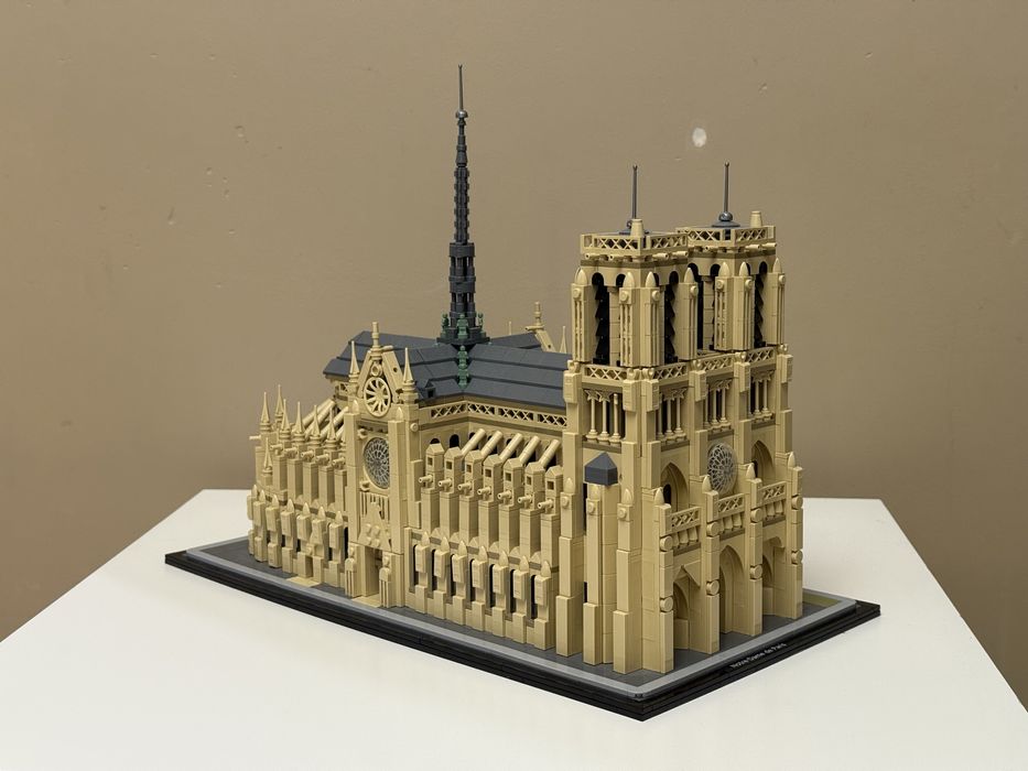 Лего Нотр-Дам-де-Парі 21061 (4383 деталі) Lego Notre-Dame de Paris