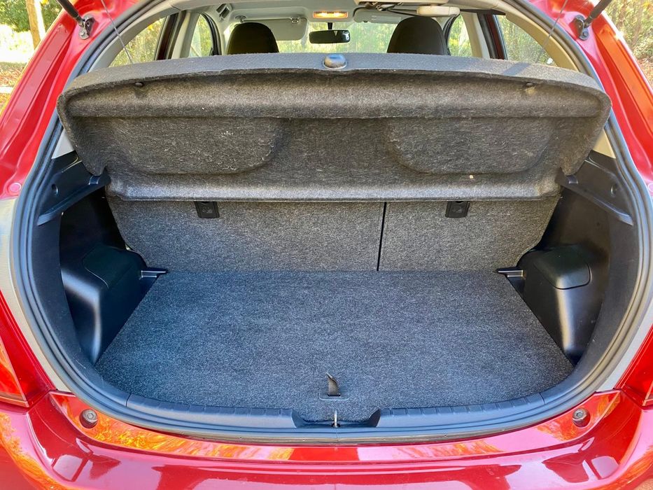 Toyota Yaris bordeaux