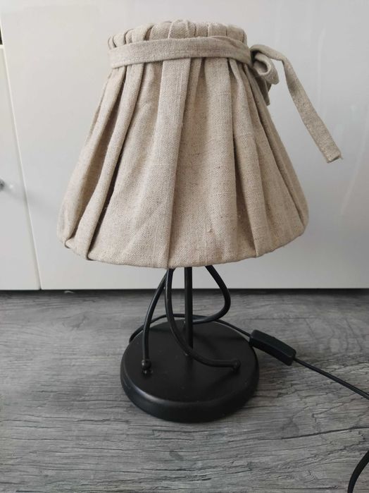 Lampka nocna styl prowansalski czarna metalowa ozdobna podstawa