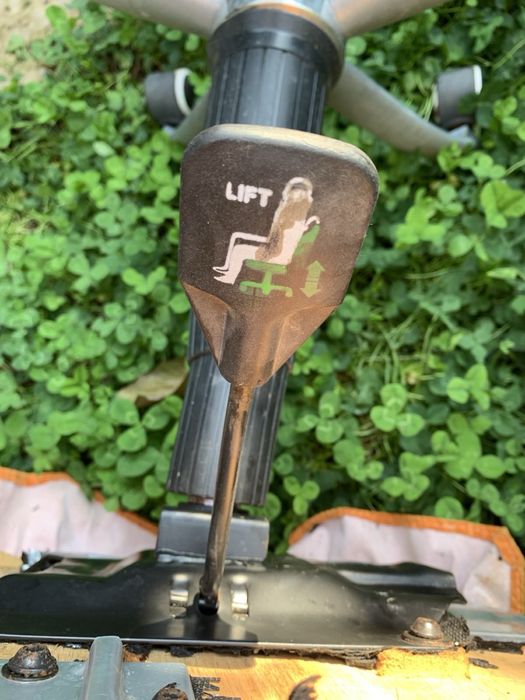 Стул с подемным механизмом