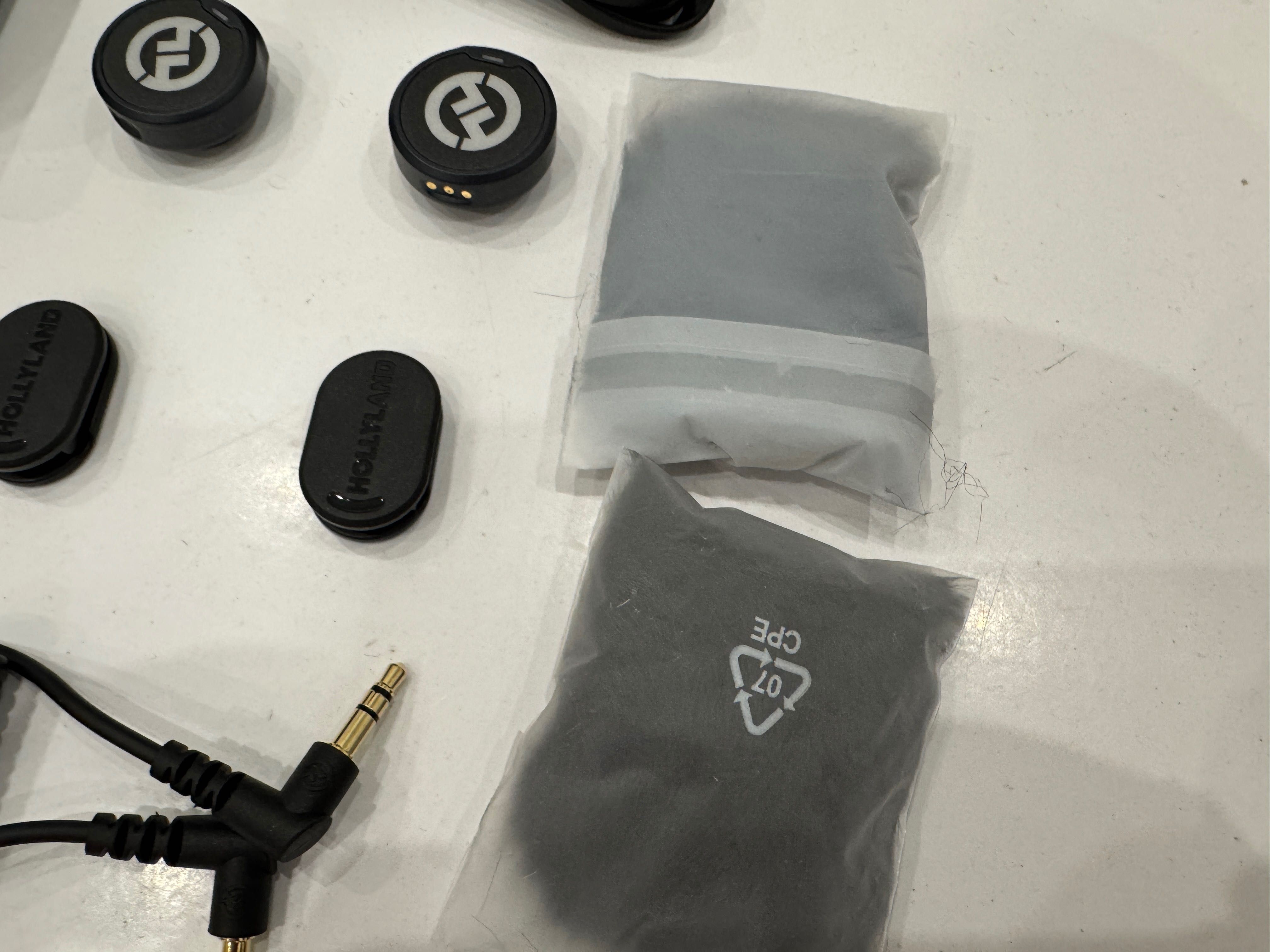 Hollyland Lark M2 USB-C Lightning Combo окремі частини для мікрофону