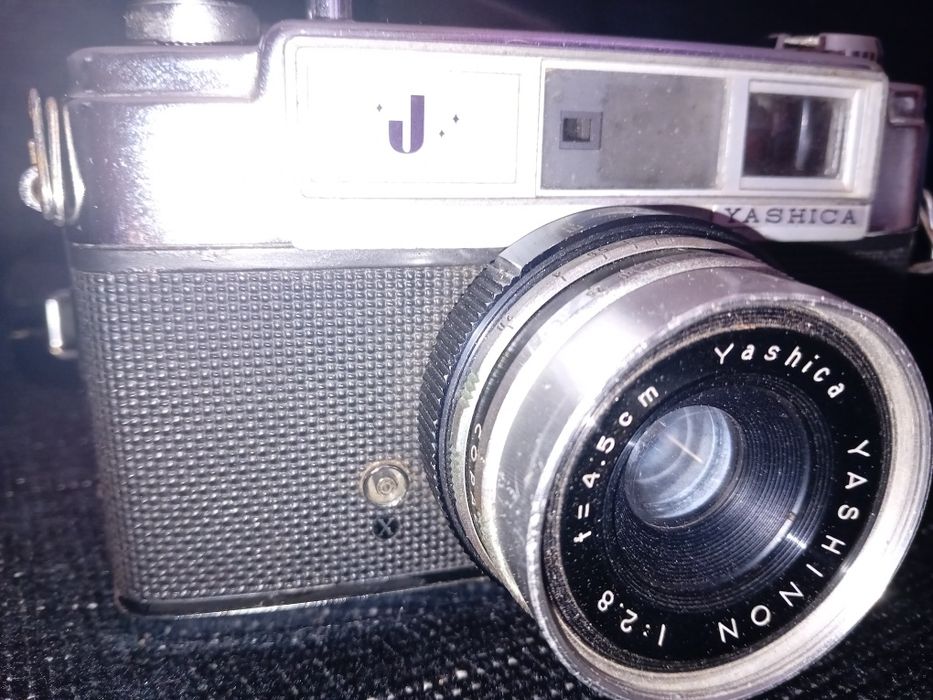 Câmera Fotográfica YASHICA, modelo Yashinon