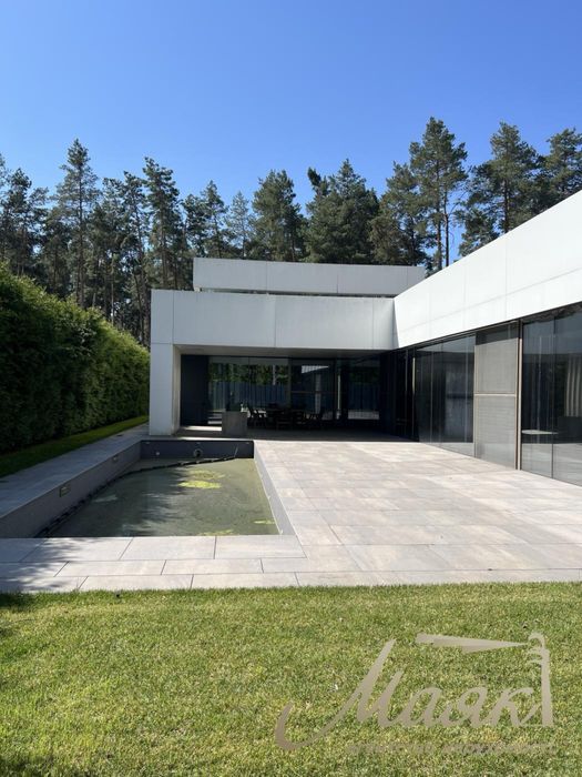 Продажа дома БЕЗ КОМИССИИ с бассейном и терассой в Плютах