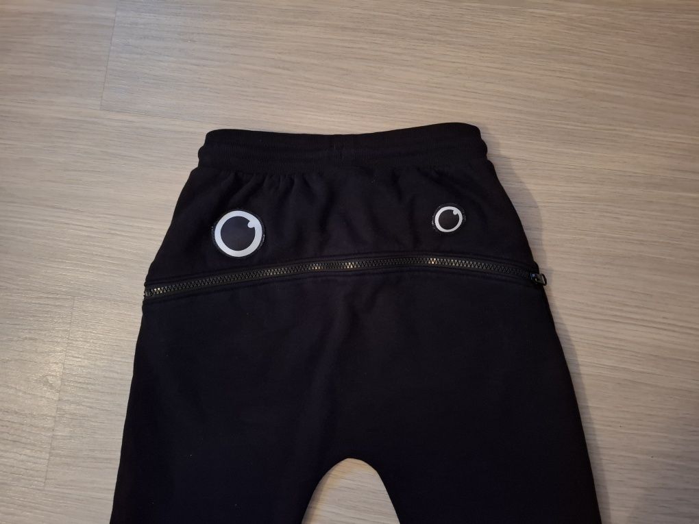 Spodnie dresowe Zombie Dash r. 134 jak nowe