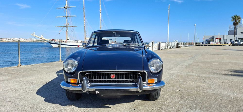 MGB GT 1971 Totalmente recuperado