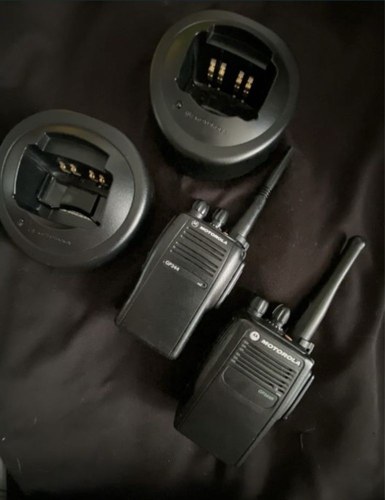 Motorola GP 344  цена за 2 шт с зарядными  и блоками питания