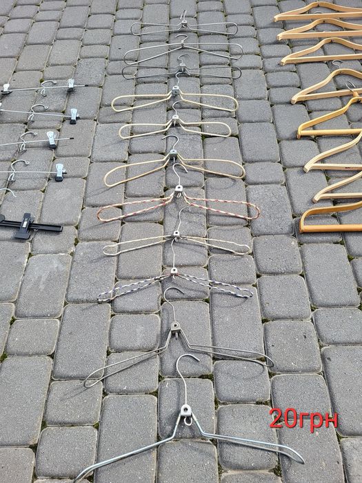 Вішаки дерев'яні