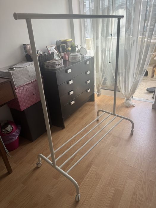 Cabideiro em otimo estado