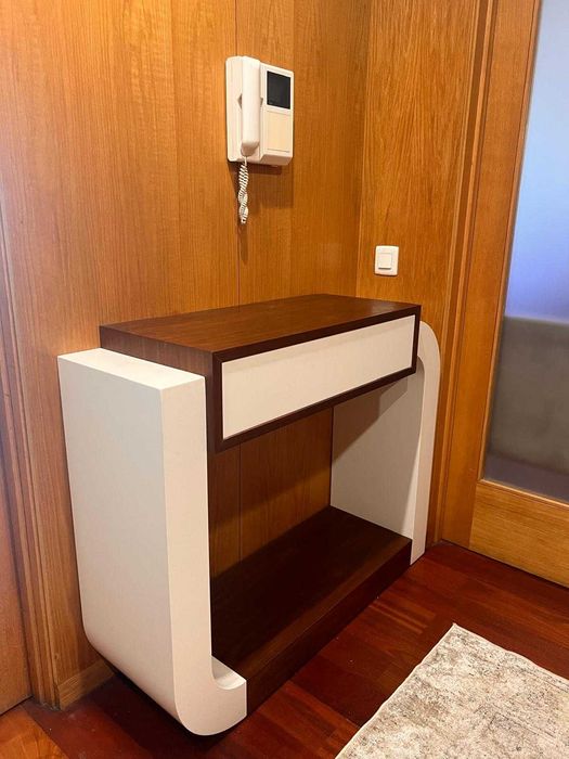 Mobília de sala com aparador, mesa e cadeiras + móvel de entrada