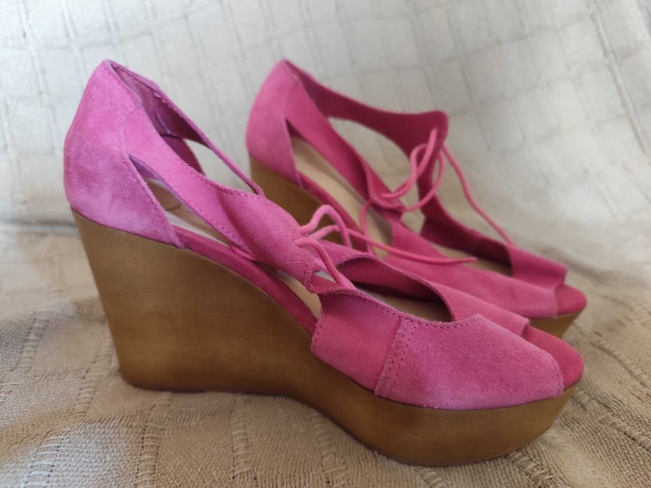 Sapatos saltos modernos