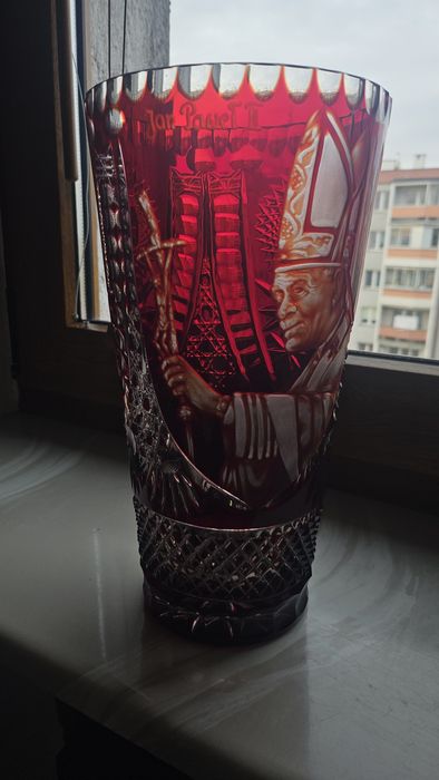 Kryształowy wazon, Jan Paweł II, papież, kryształ rubin, burgund