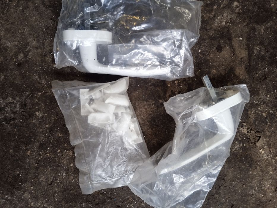 Ручки для евро окон і подоконнік