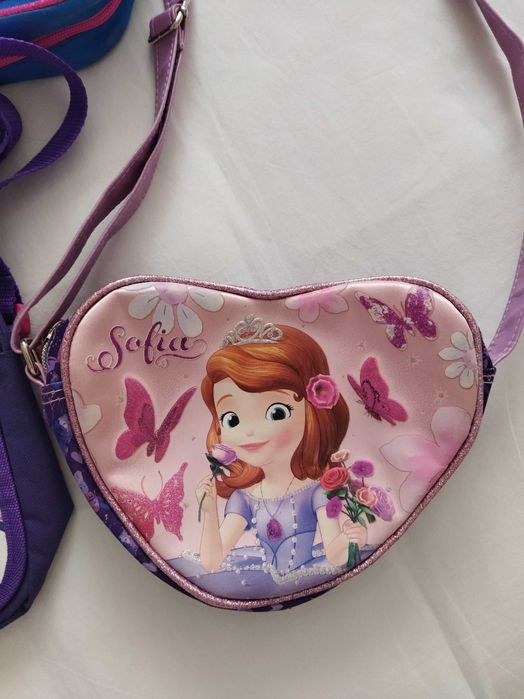 Mala Dra Brinquedos e Kitty, Mochila Mickey e Chapéu Kitty e Princesas