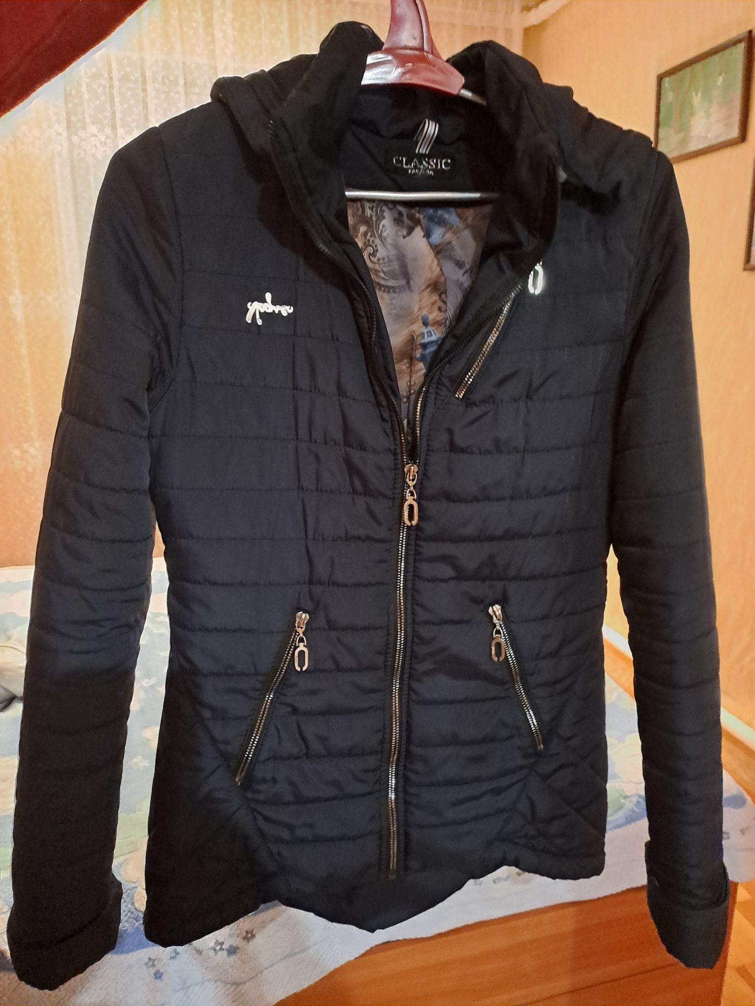 Продам жіночу куртку