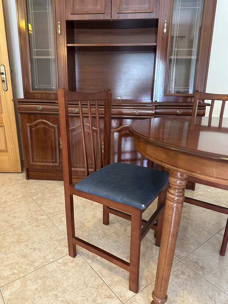 Conjunto mesa e 4 cadeiras