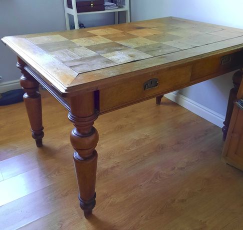 Stary drewniany stół