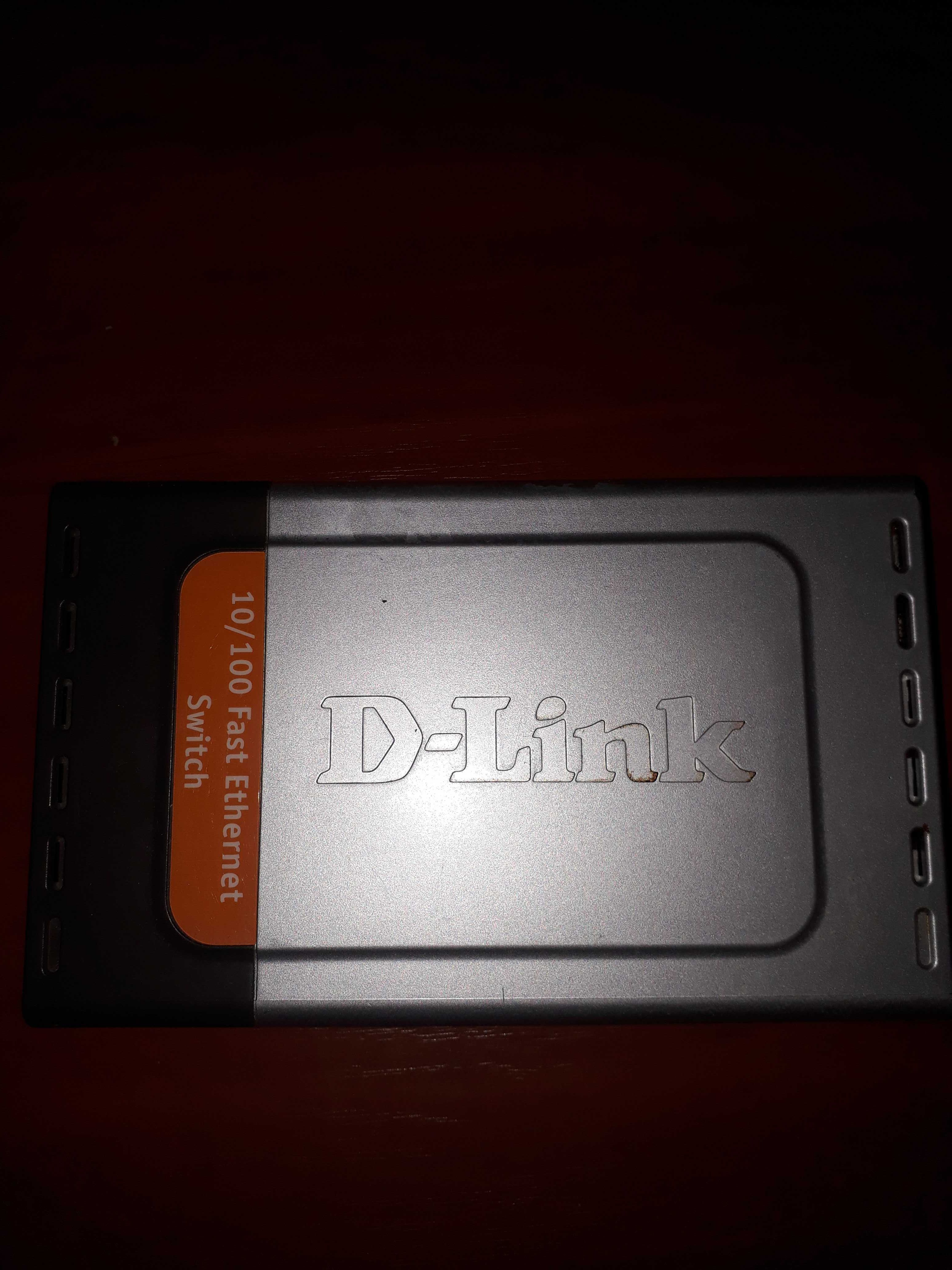 Свич Коммутатор D-link DES-1008d