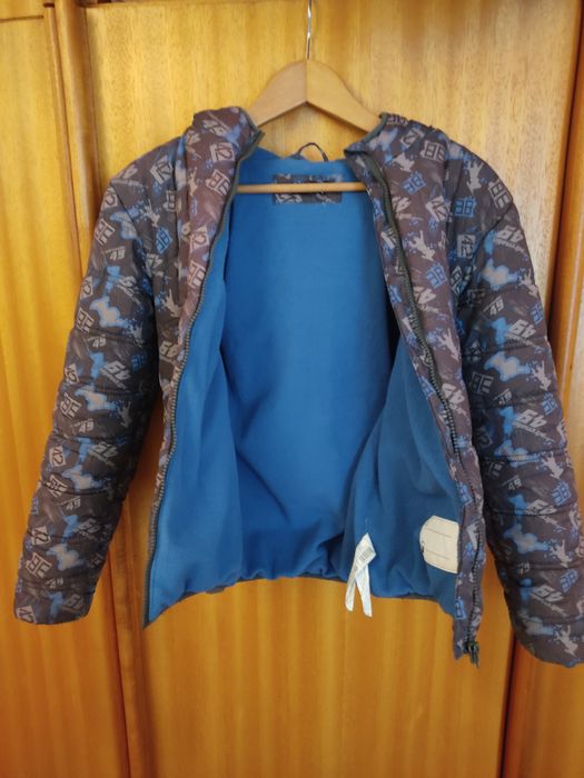 Casaco de criança "in extenso", 12 anos.
Tons de azul.
Em bom estado g