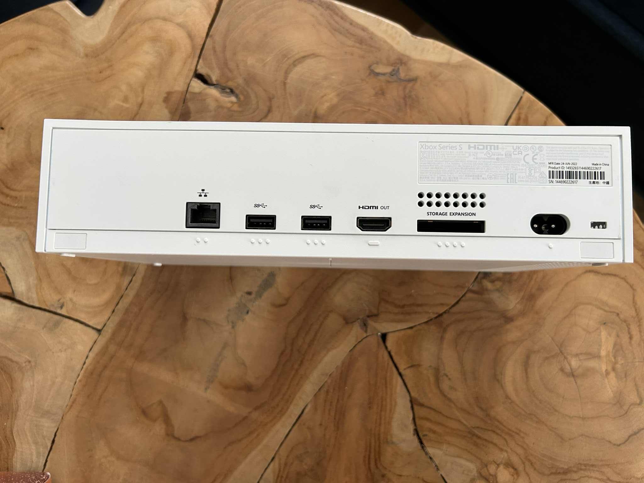 Xbox Series S + 2 pady