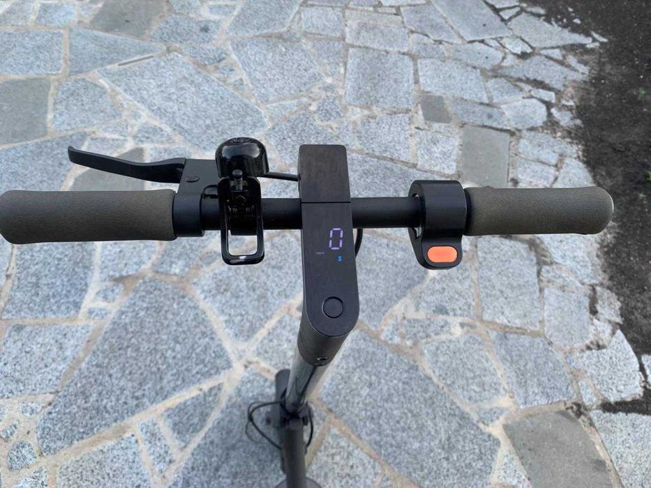 Електро самокат Mi Electric Scooter Essential