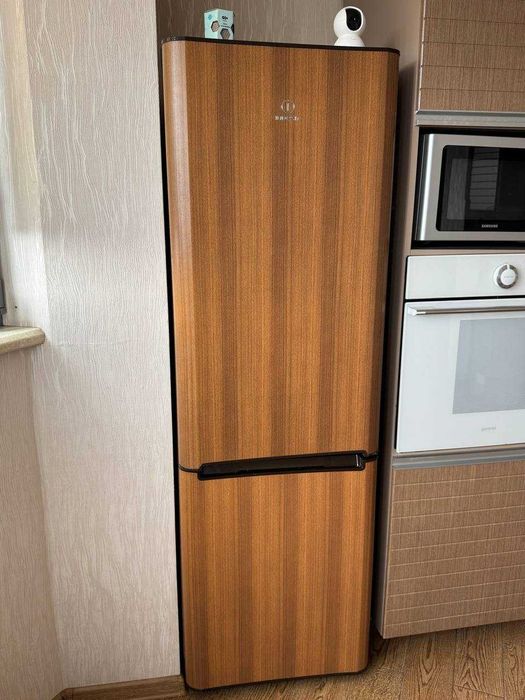 Холодильник Indesit BIA18T стильний робочий 187/65/60см  вигляд нового
