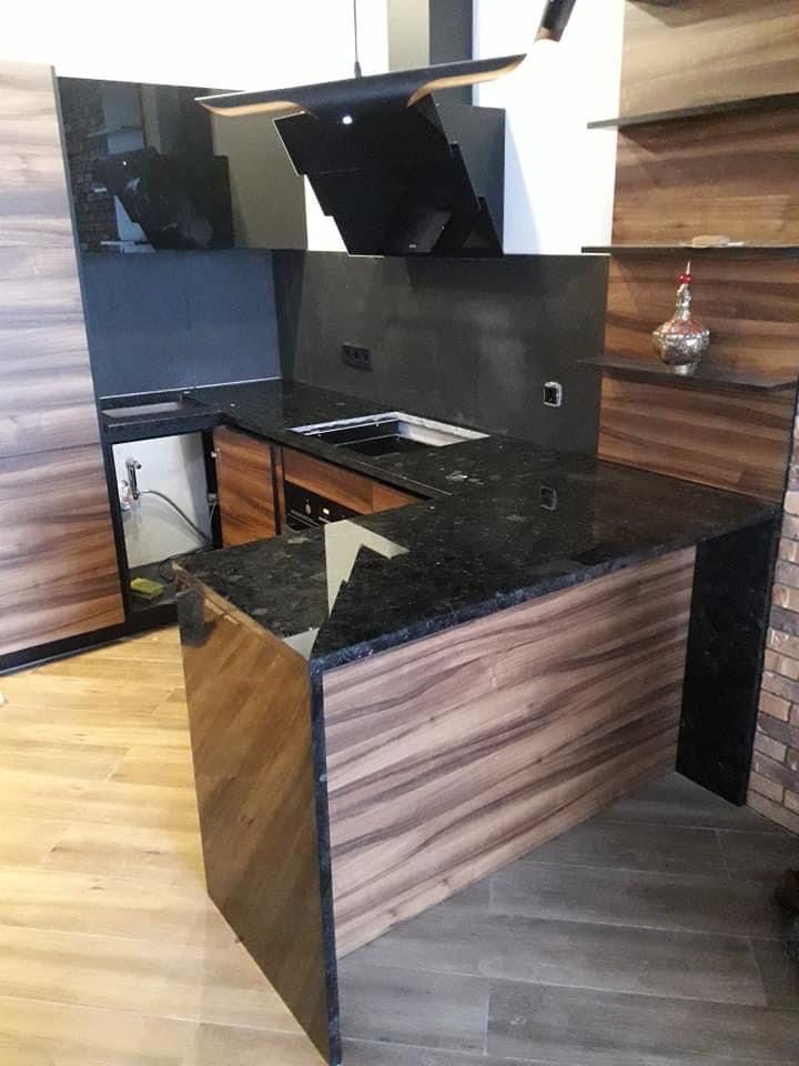 Столешници из кварцита,  гранита и мрамора