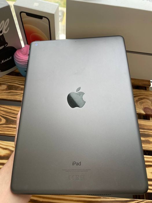 iPad 7 32gb працює