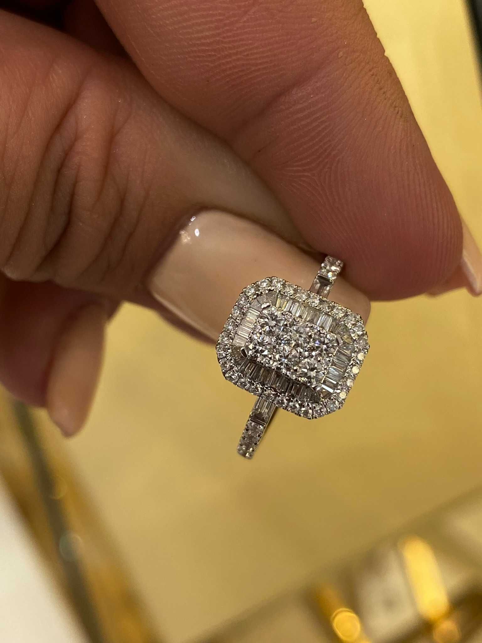 Pierścionek Infinity bagiety 0.79 CT