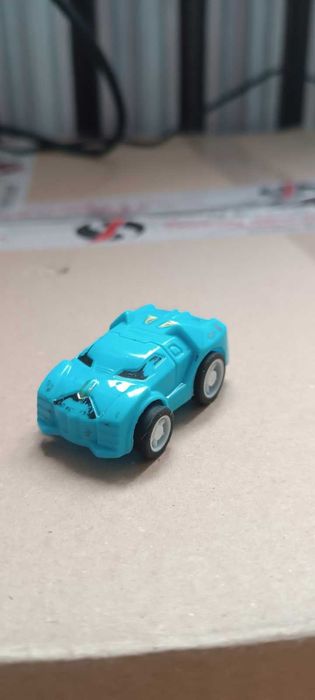 Samochodzik niebieski