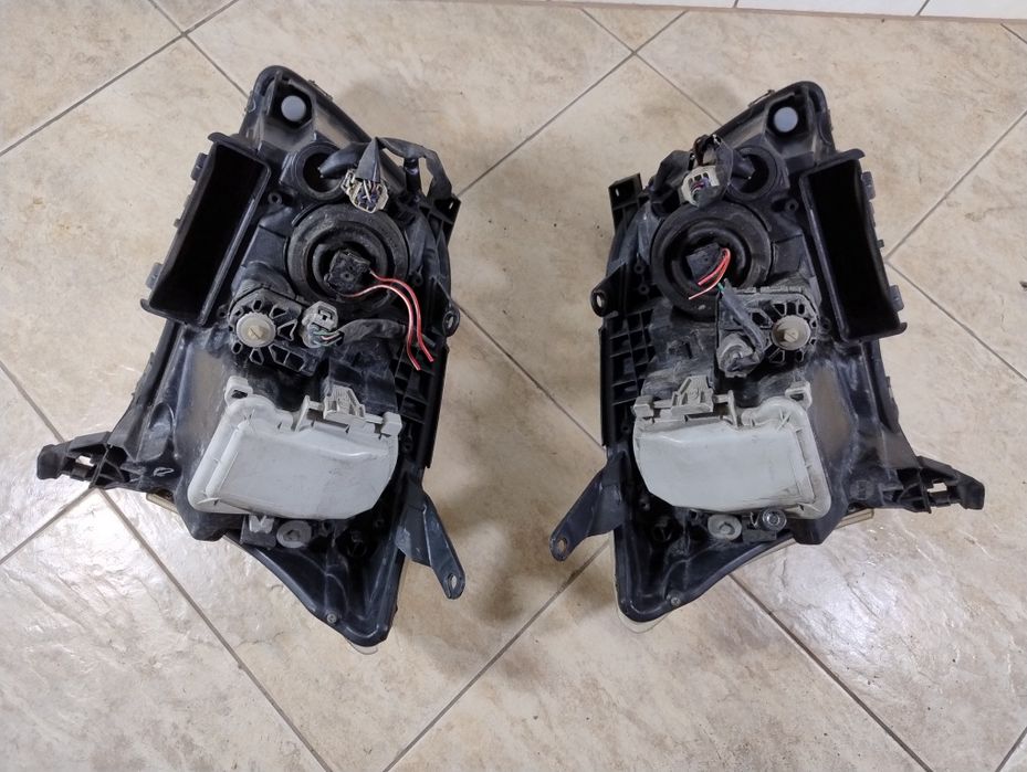 Toyota Avensis t25 03-06 lampa reflektor prawy lewy komplet Europa